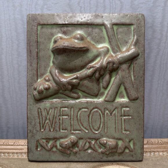 Janet Ontko Handmade Frog Clay Pottery Welcome Sign Tile Artist USA - Picture 1 of 6